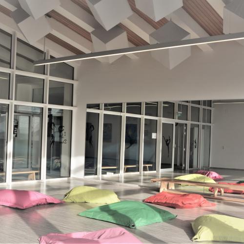 Tanz Aula mit Sitzsäcken