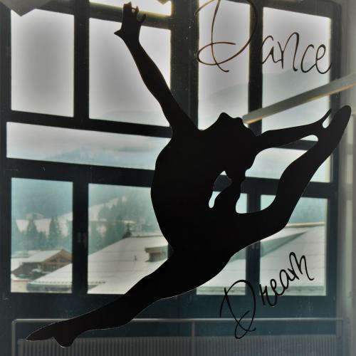 Tanz Aula Silouette an der Tür Bild Tänzerin Sprung