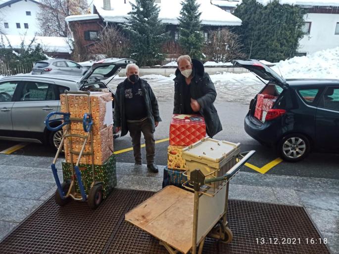 Pakete werden verladen 