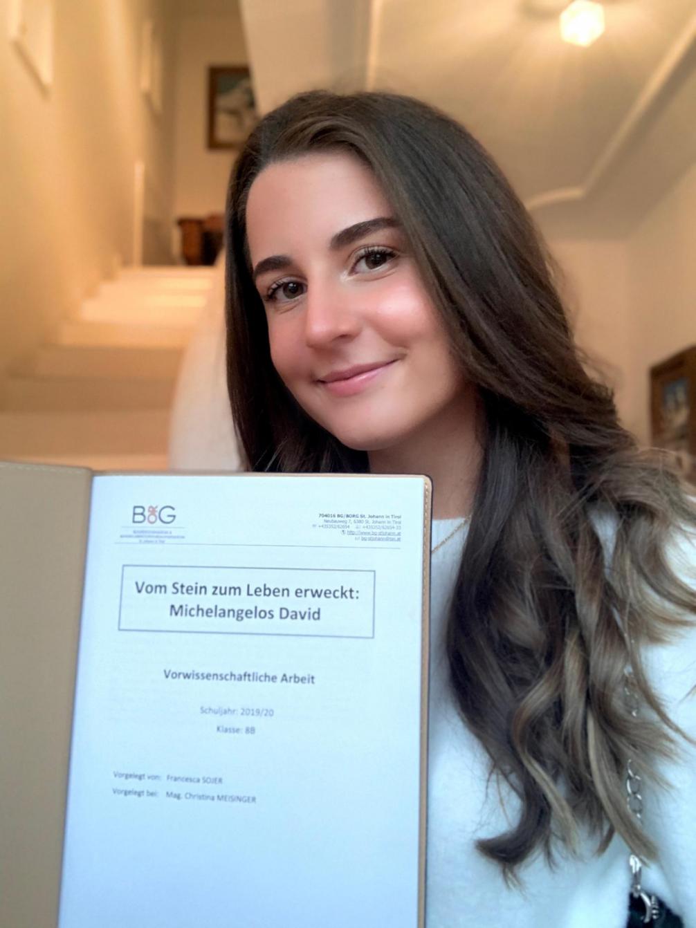 Francesca Sojer mit ihrer VWA