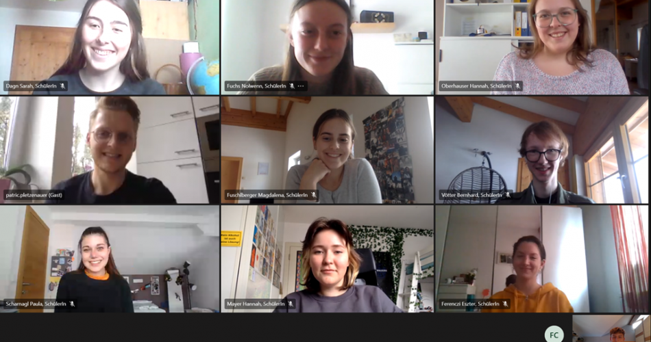Collage von acht Schülerinnen und einem Schüler