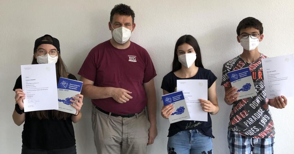 Melanie Lindebner, Gerhard Kirchner, Elisabeth Kirchmair, Alexander Gassner mit Urkunden